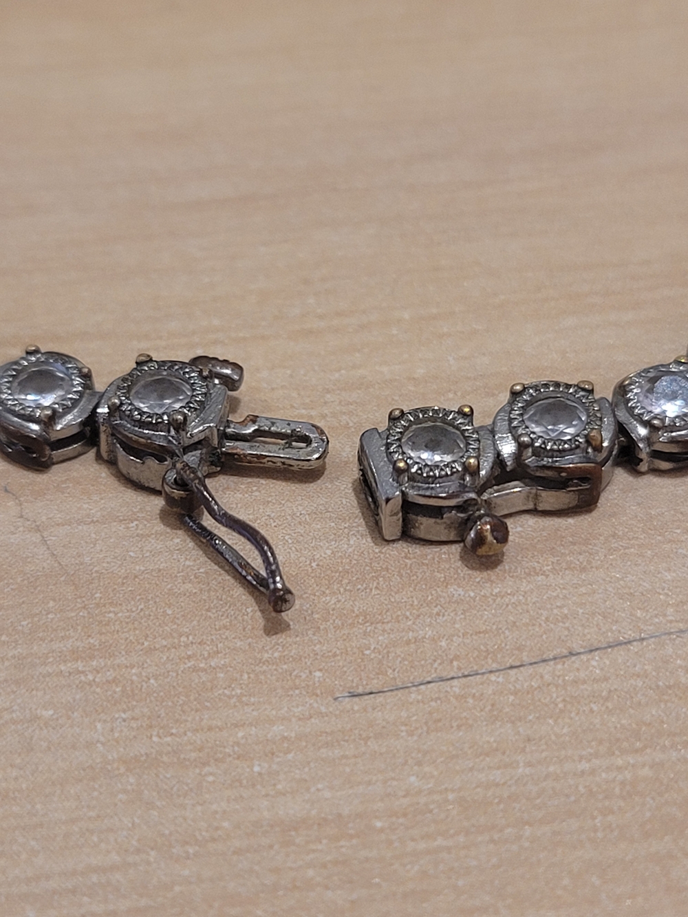 Vintage 90s White Diamantie Tennis Bracelet Unmarked/non Magnetic Could Be Strlg - Picture 7 of 16